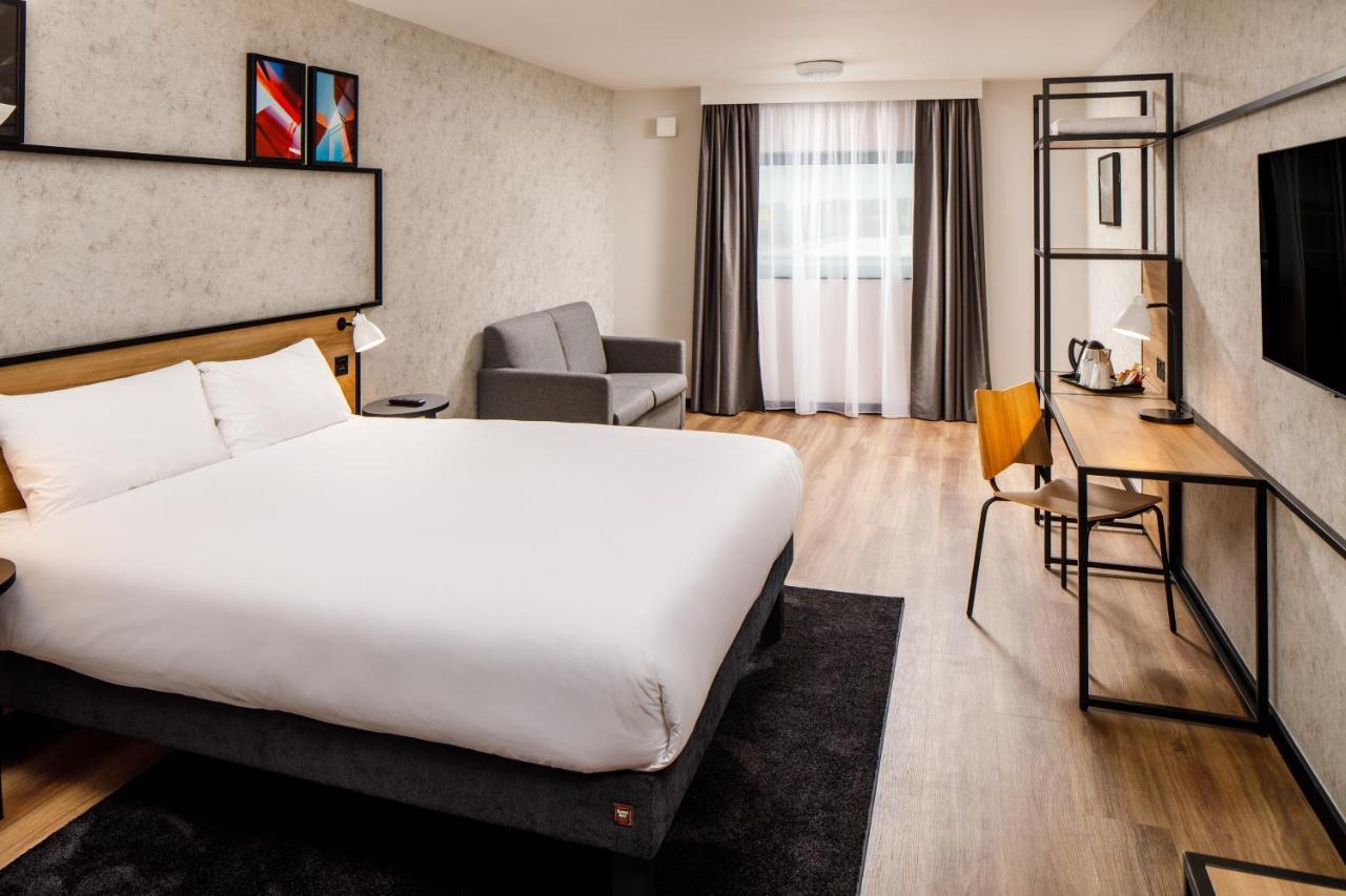 Ibis London Heathrow Terminal 5 Hotel Hillingdon Exterior photo